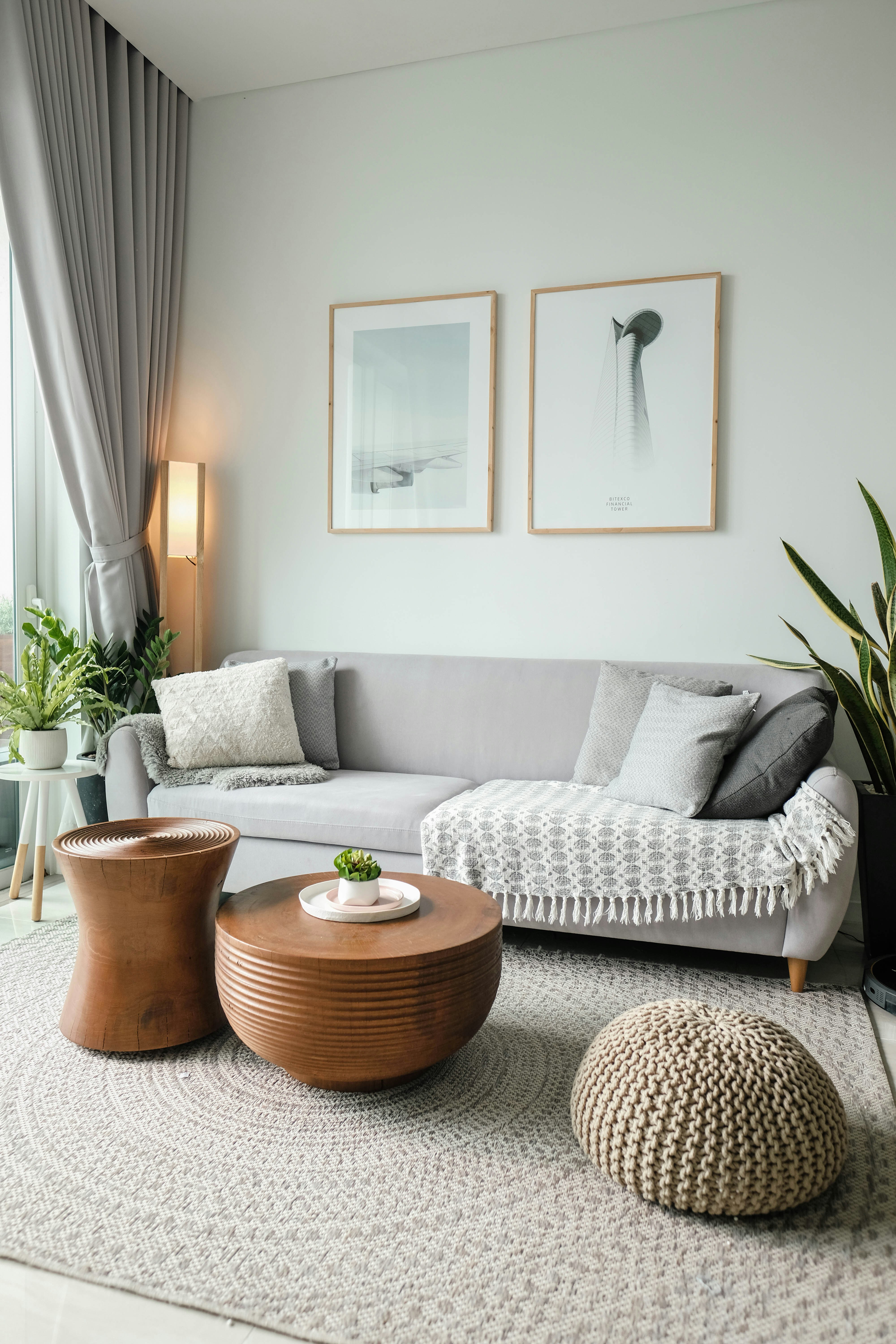 Minimalist Living Room Decor: Embrace Simplicity and Elegance in Your Space