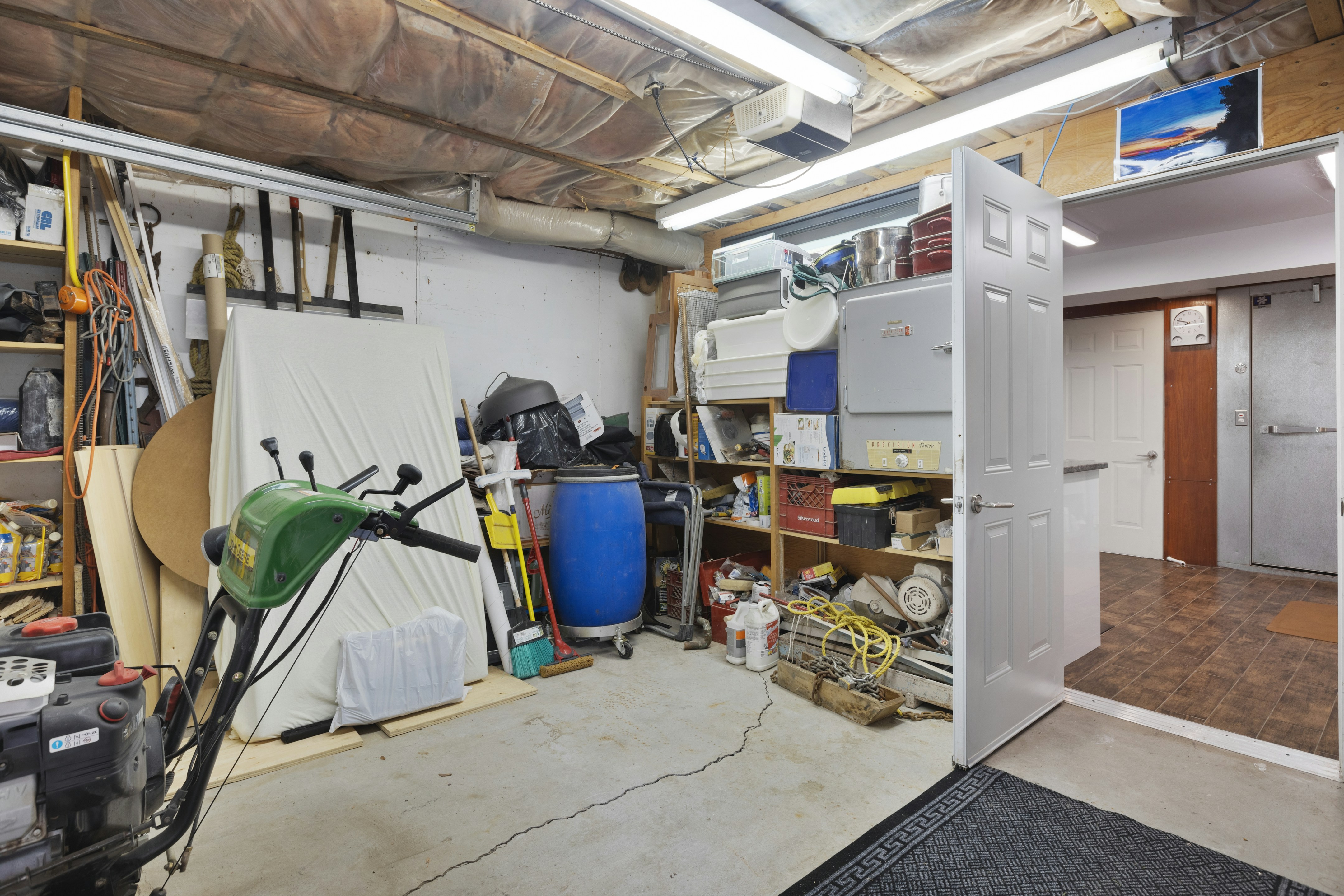 Garage Storage Solutions Tips: Organize Your Space for Efficiency and Functionality
