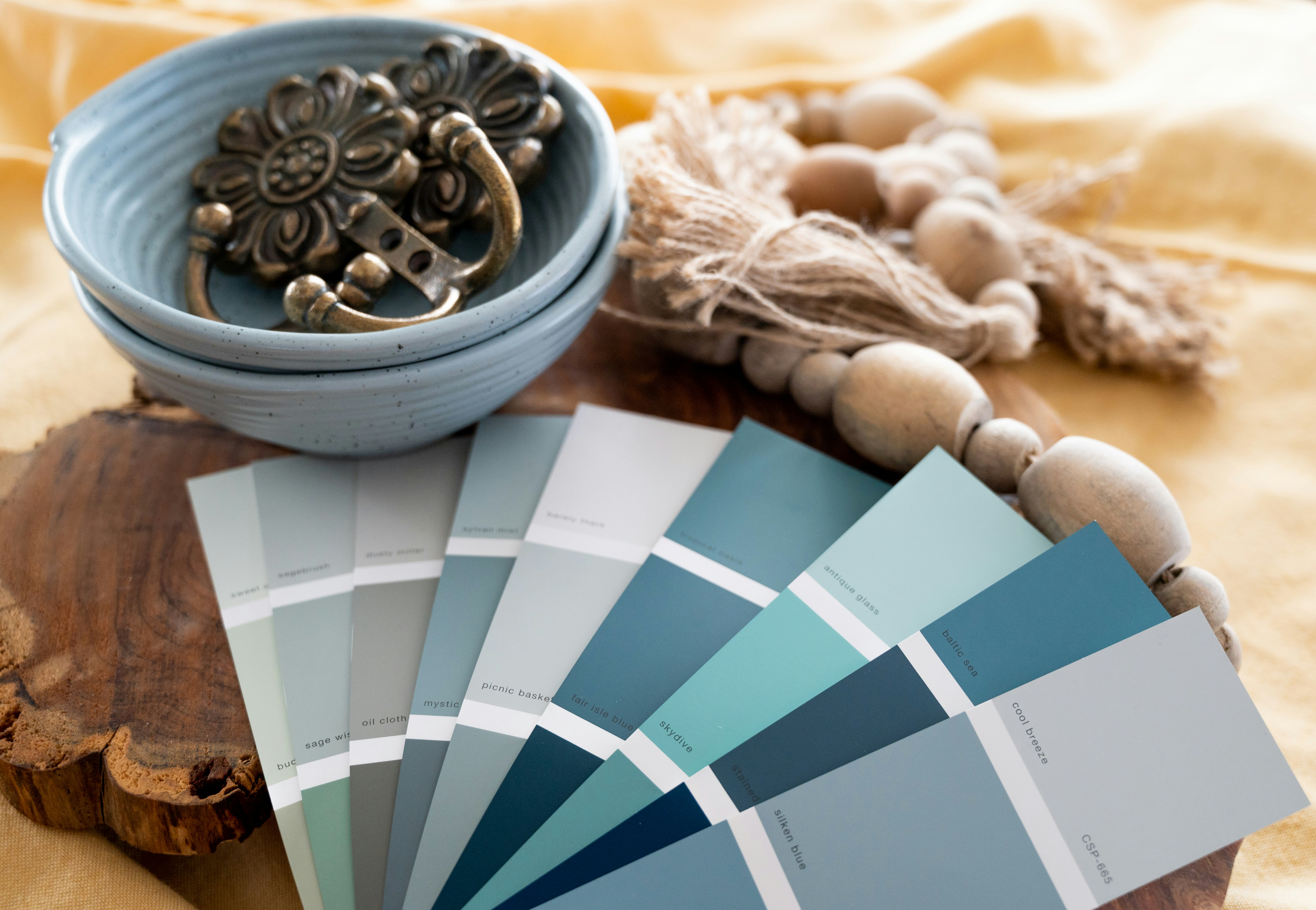 a bowl of grains and a bowl of grains