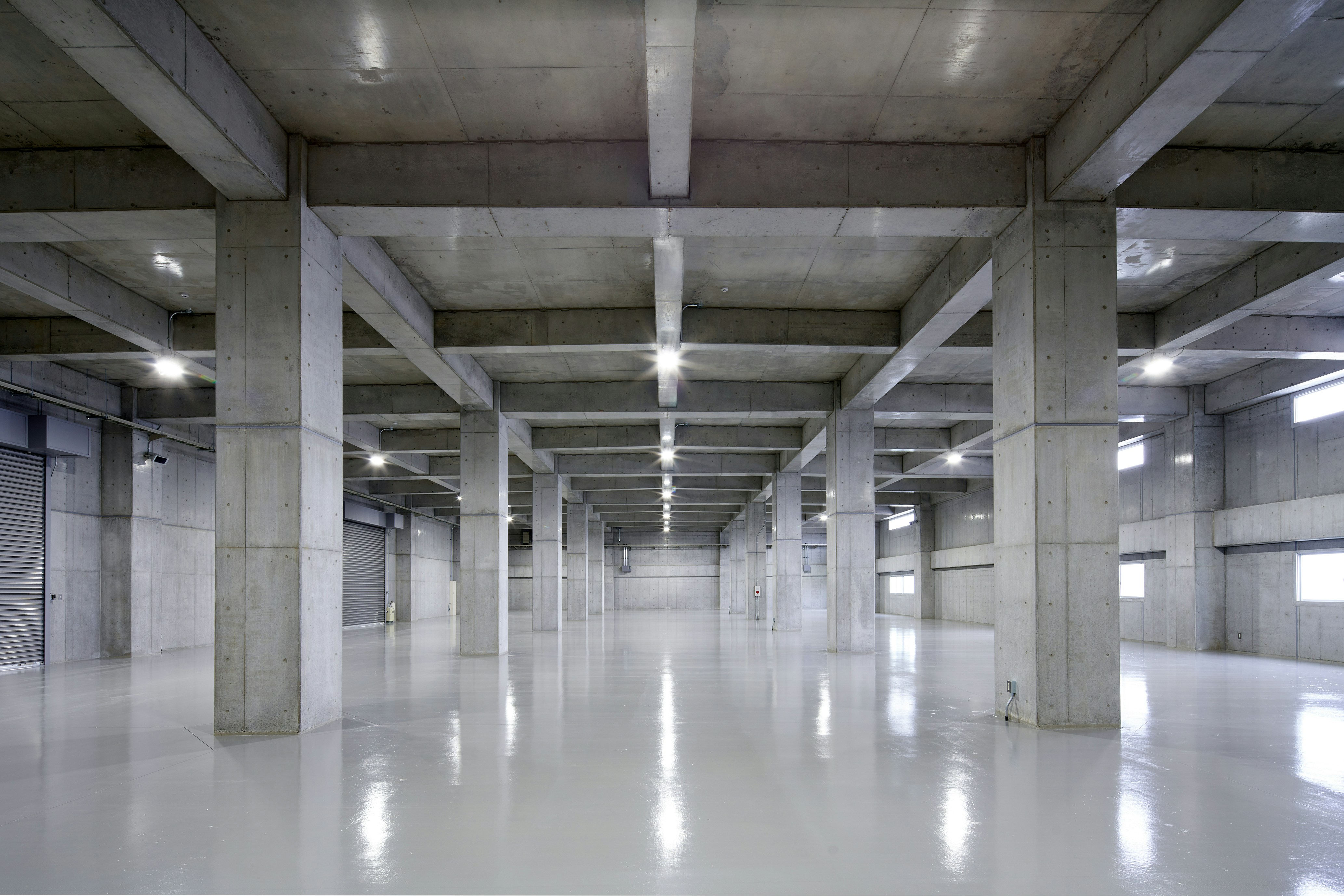 An empty parking garage filled with lots of light